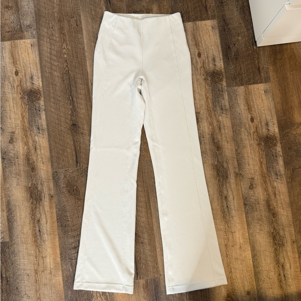 Lululemon Ribbed Softstreme Flared Pant *Regular in Bone, Size 4